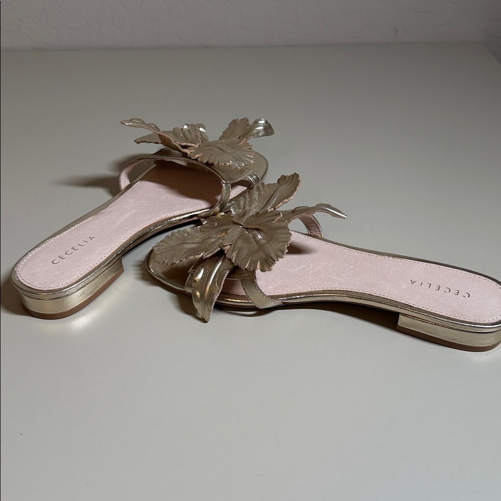 Cecelia New York Lila Gold Metallic Leather Flower Ornament Slides SZ 9.5 New - Picture 8 of 8